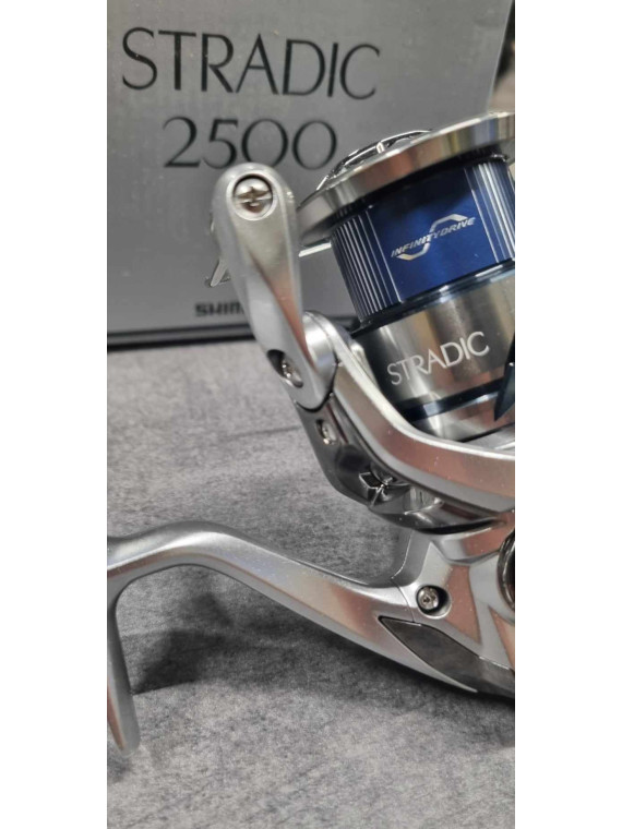 MOULINET SHIMANO STRADIC FM...